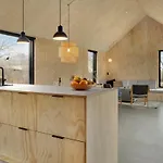 3 Bedroom Stunning In *